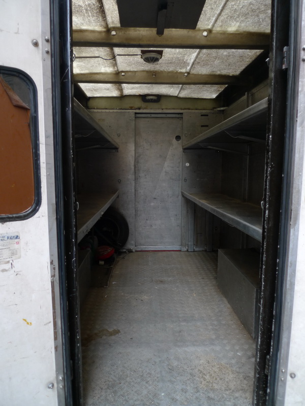 interior furgoneta vacia